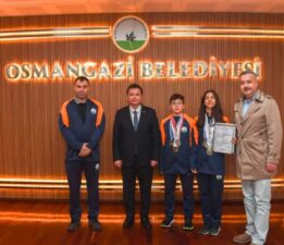 Başkan Aydın şampiyon sporcuları ağırladı