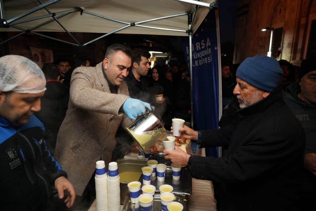 Büyükşehir’den yeni yılın ilk sabahında camilerde çorba ikramı