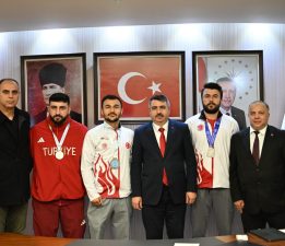 Başkan Oktay Yılmaz şampiyonları ağırladı