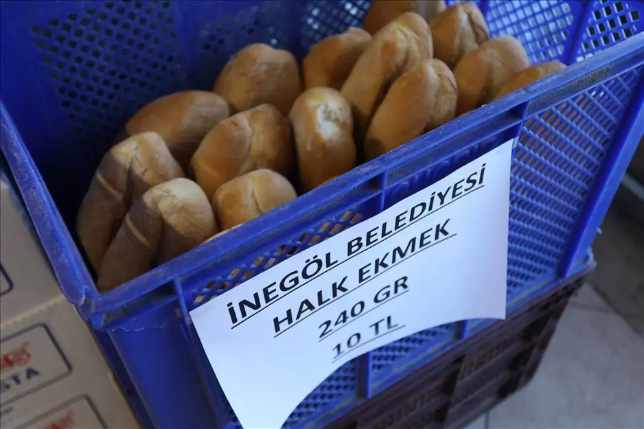 İnegöl Belediyesi halk ekmeği satışına başladı