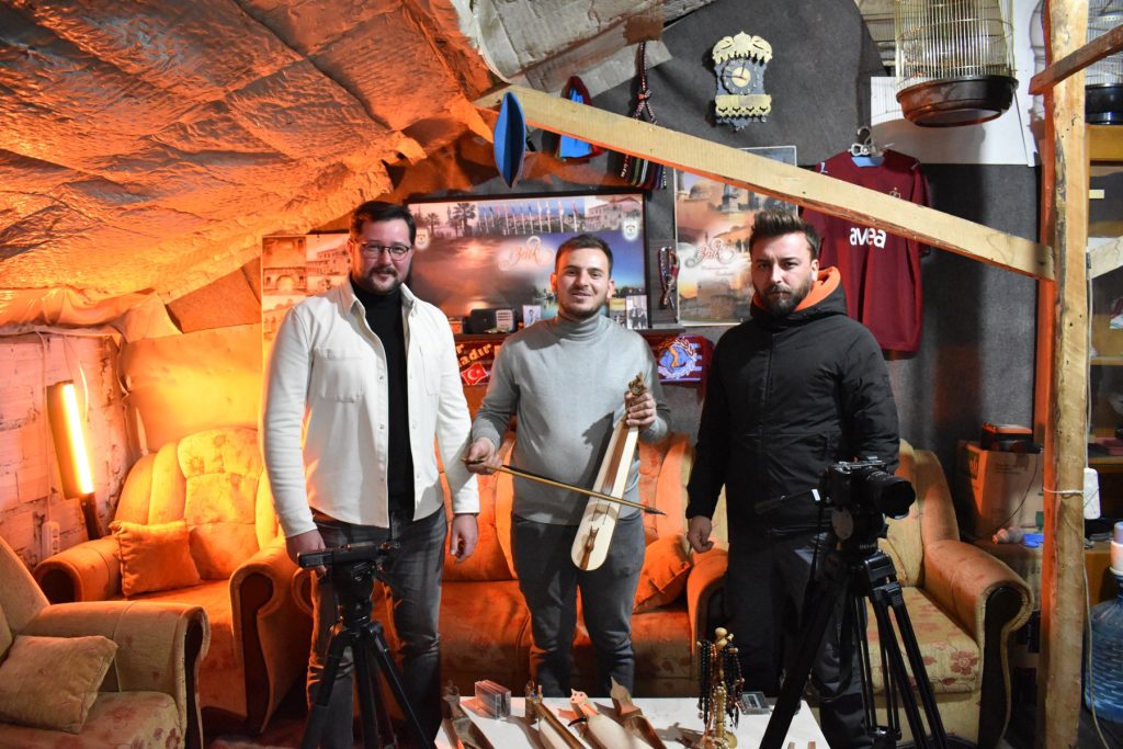 İznik’te dededen toruna uzanan kemençe ustalığı