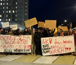 Bursa Uludağ Üniversitesi öğrencileri gözaltılara karşı yürüyüş düzenledi