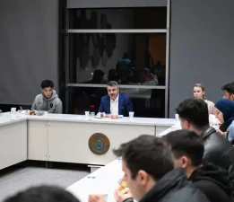Başkan Yılmaz sahurda gençleri ağırladı
