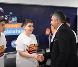 Yıldırımlı minik mucitlerden çifte kupa