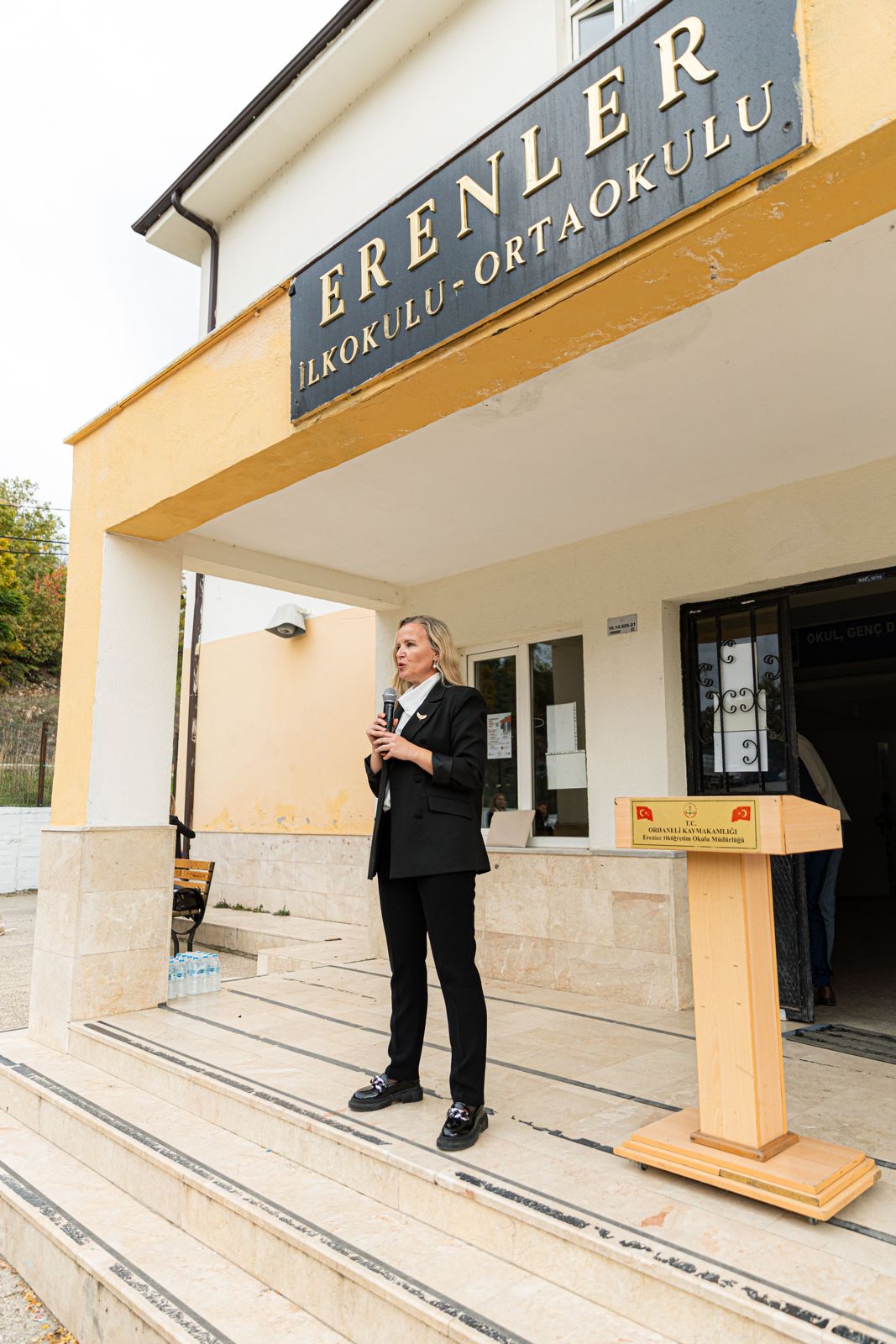 “Renklerle Umut” Projesi, Bir Okulu Renklendirdi – Çocuklara Umut, Topluma İlham Oldu