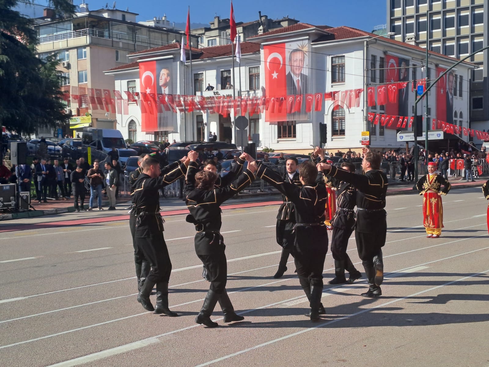 Bursa’da Zafer Partisi’nden Cumhuriyet Coşkusu