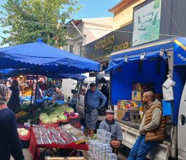 Bursa Pazarlarında Fiyat Alarmı: Vatandaş Sadece Bakıyor, Akşam Çürük Sebze Seçiyor