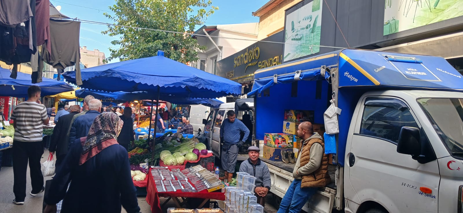 Bursa Pazarlarında Fiyat Alarmı: Vatandaş Sadece Bakıyor, Akşam Çürük Sebze Seçiyor
