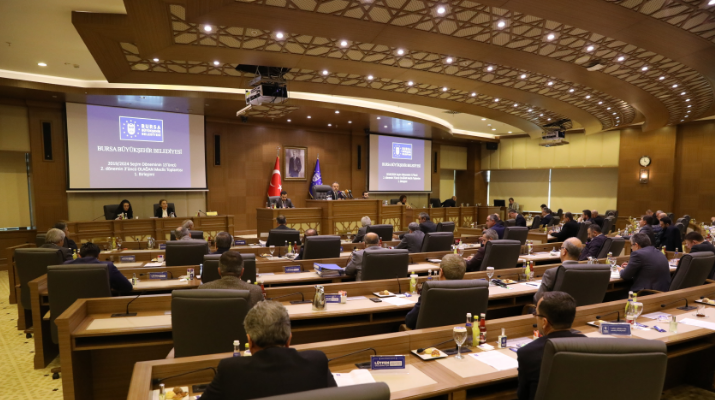 Büyükşehir’de “Koltuk Krizi” ve Virüslü Çilek Skandalı