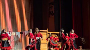 Unutulmaz bir tiyatro gecesi: Aşk, delilik ve tutku aynı sahnede buluştu