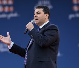 DEMOKRAT PARTİ BURSA’DA DEVİR TESLİM: “KAVGA DEĞİL, KUCAKLAŞMA SİYASETİNİ BÜYÜTMEYE KARARLIYIZ”