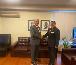 “Bursa’nın Sessizliği Bitiyor: DSP’de Bayrak Mehmet Seskır’a Teslim Edildi!”