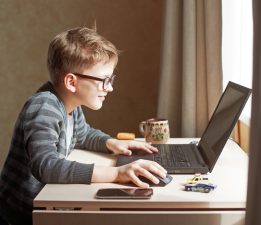 Bilgisayara Vergi Koymak, Çocuğun Geleceğine Kelepçe Vurmaktır!