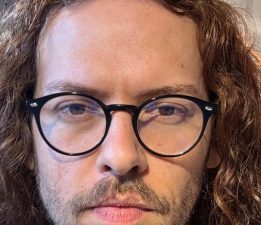 “Yeni Nesil Aktivizmin Yükselen Sesi: Enver Mutlu”